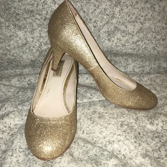 Steve Madden Shoes - Gold pumps